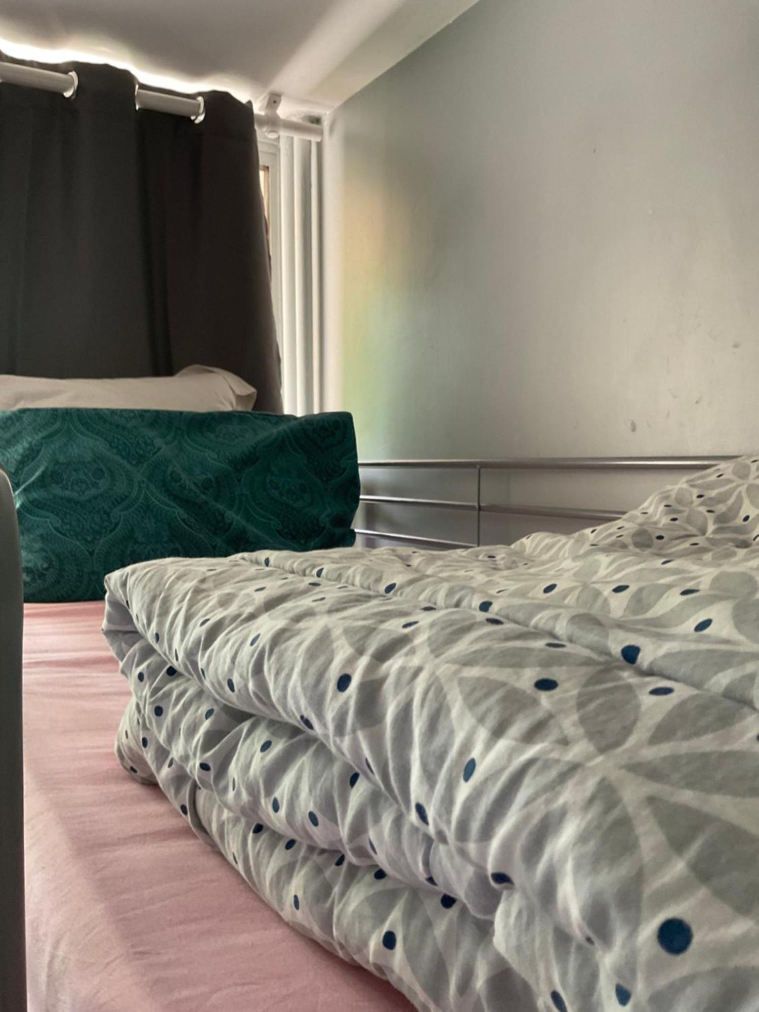 Female-Dortoir Femme -Dorm Shared Room Paris Bobigny Exterior photo
