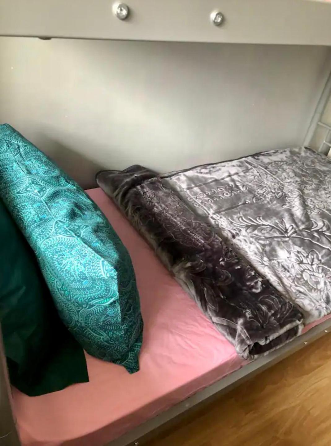 Female-Dortoir Femme -Dorm Shared Room Paris Bobigny Exterior photo